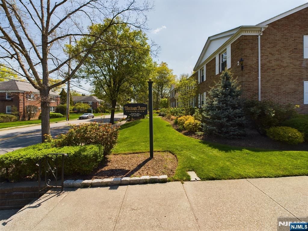 364 E Ridgewood Avenue 1