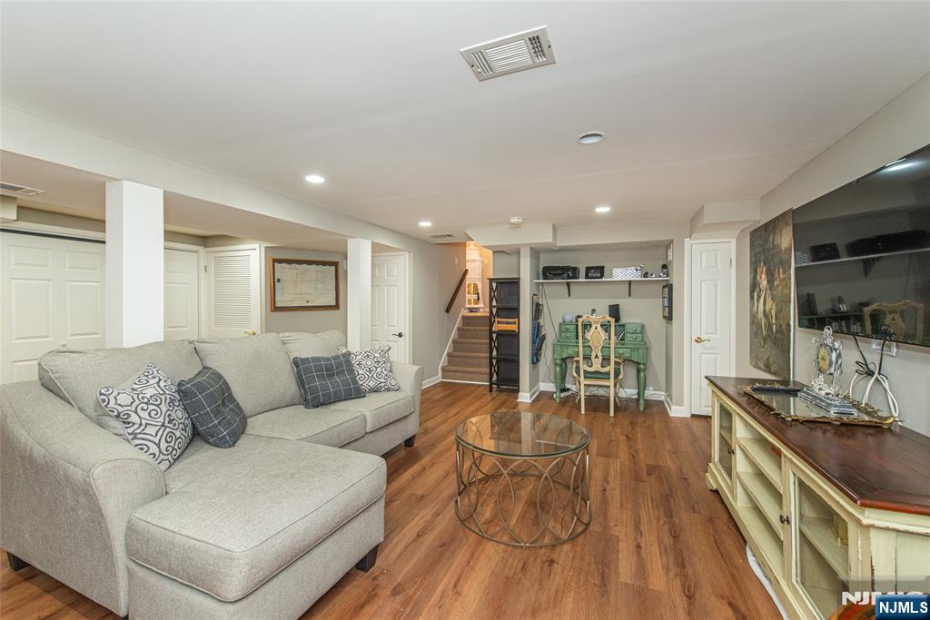 16 Hemlock Street
