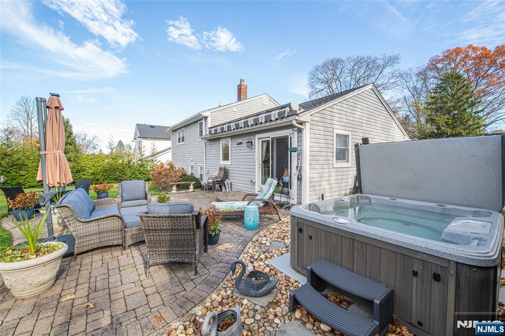 16 Hemlock Street