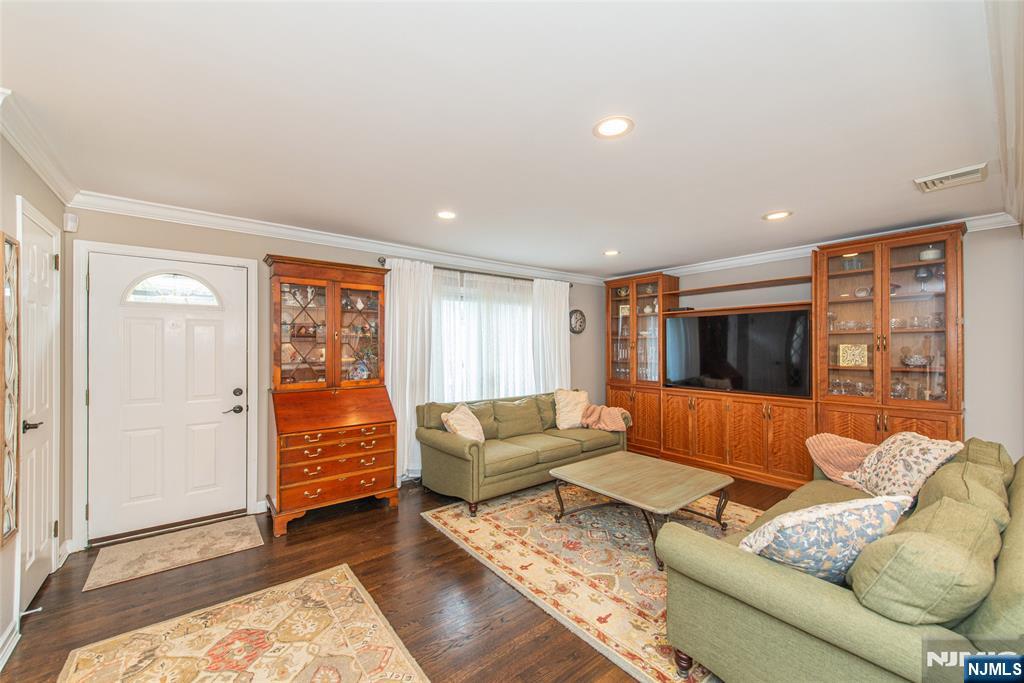 16 Hemlock Street