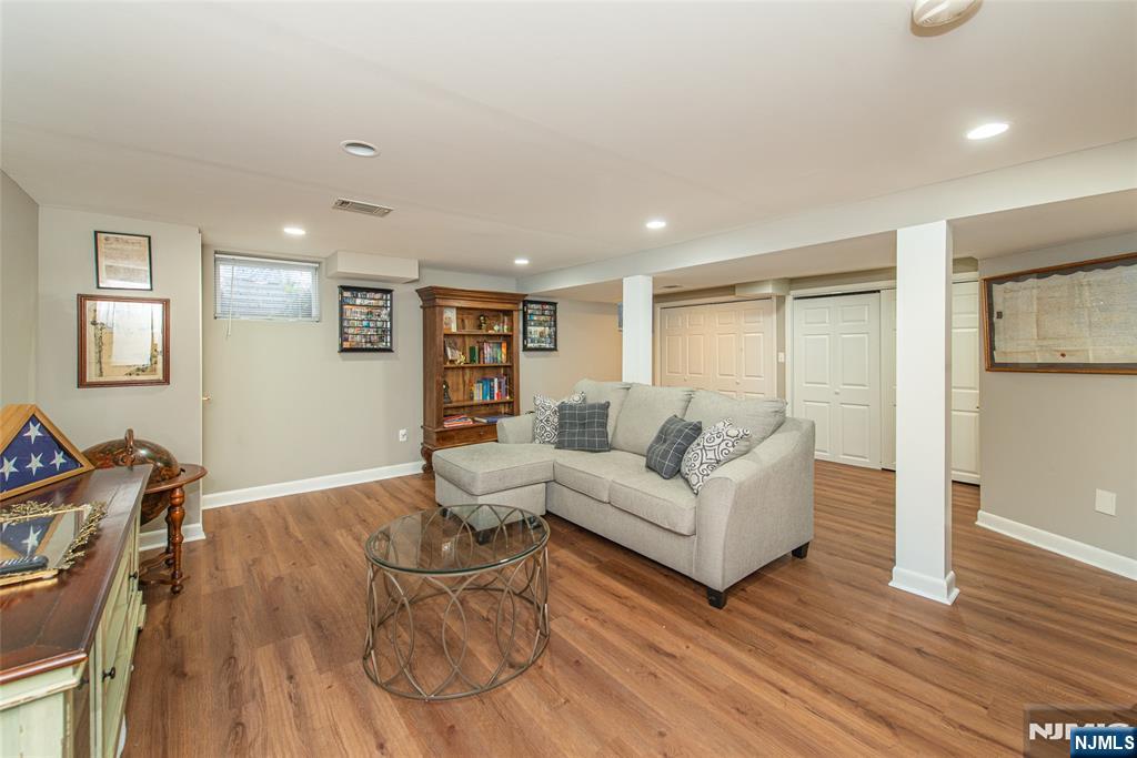 16 Hemlock Street