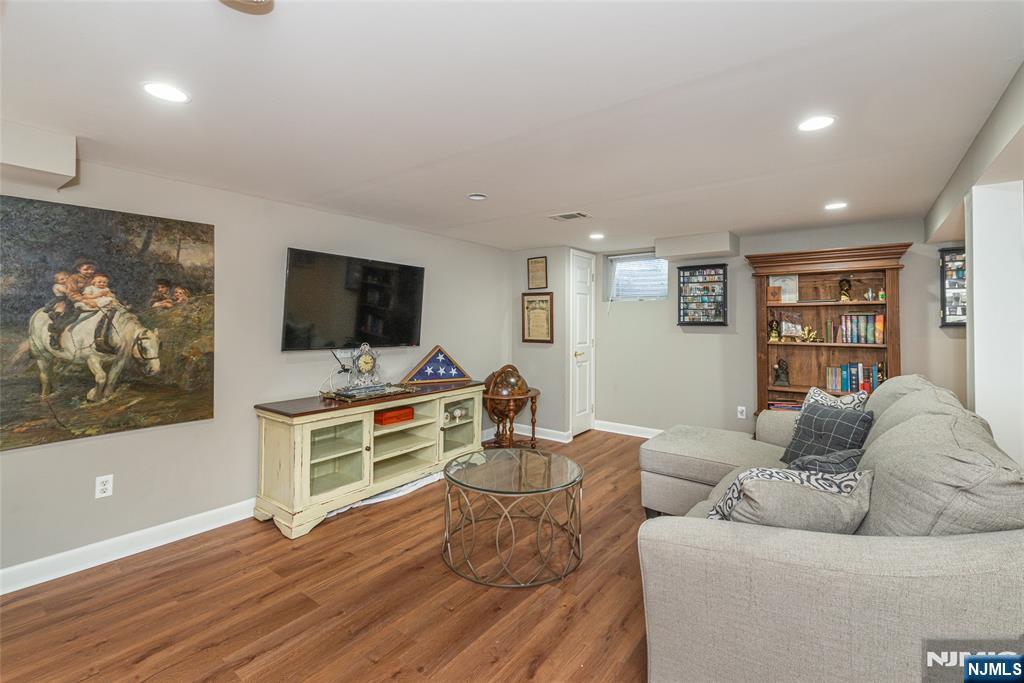 16 Hemlock Street