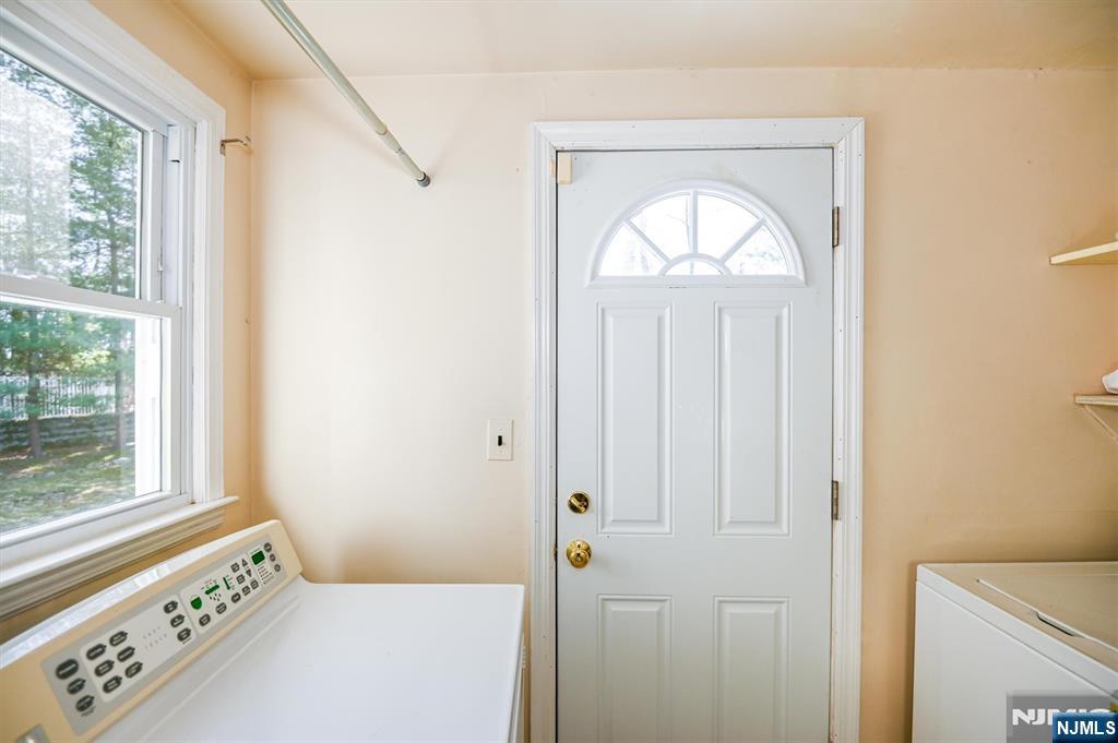595 Colonial Road