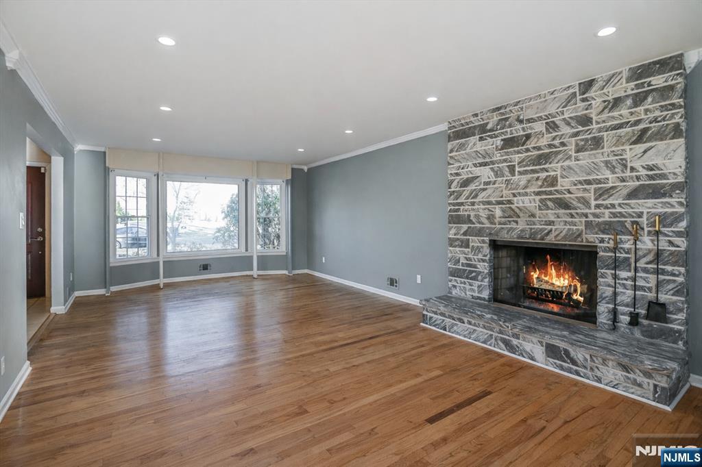 595 Colonial Road