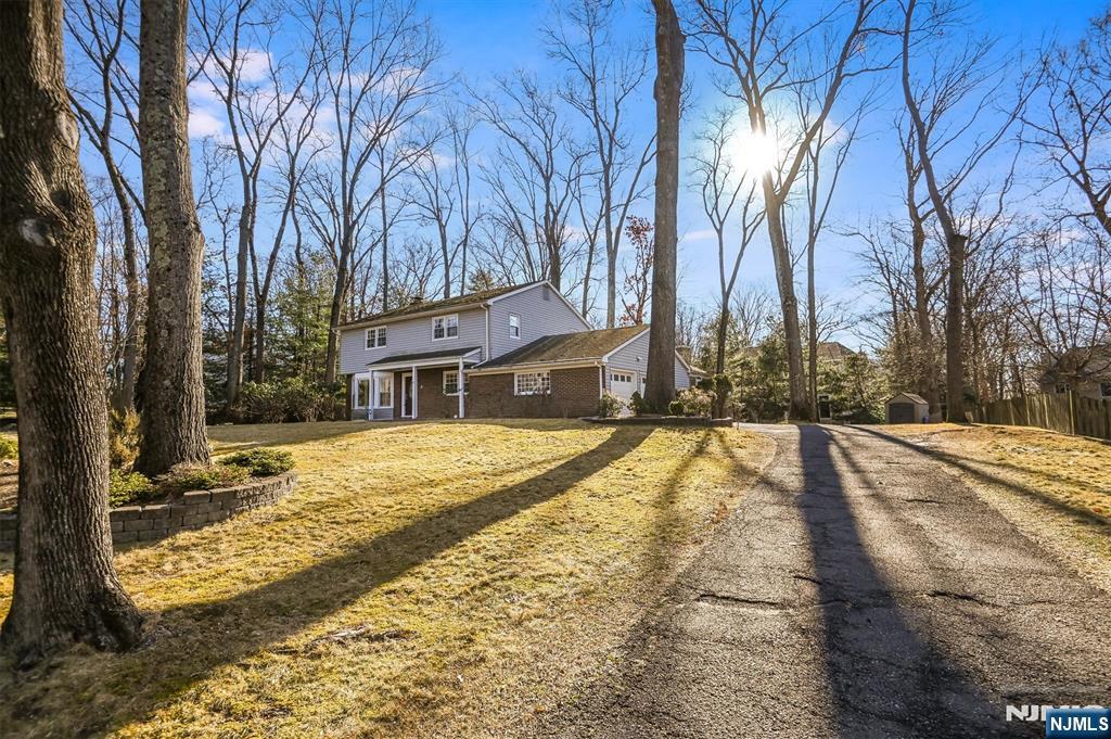 595 Colonial Road
