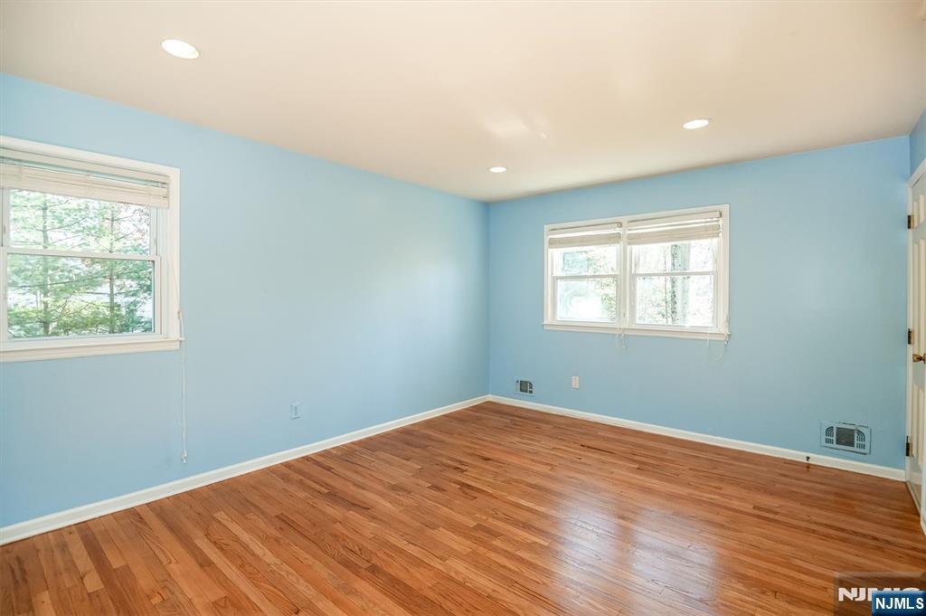 595 Colonial Road