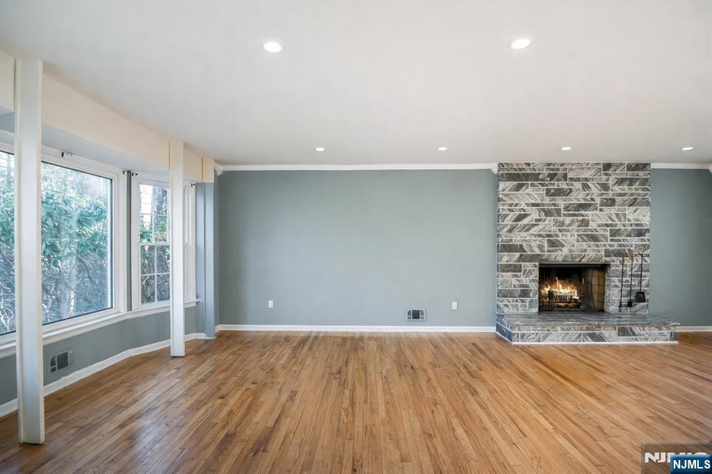 595 Colonial Road