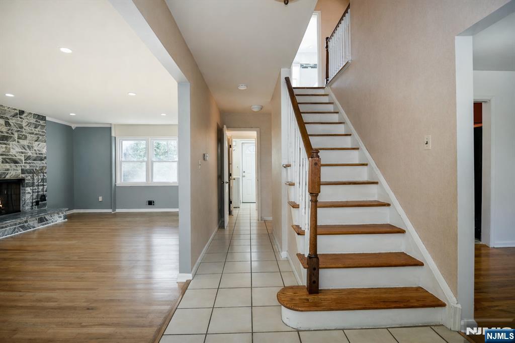 595 Colonial Road