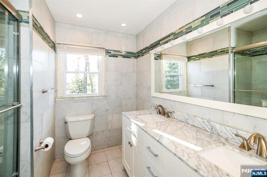 595 Colonial Road
