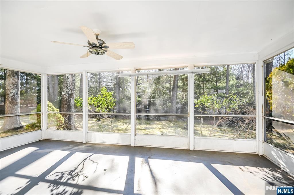 595 Colonial Road