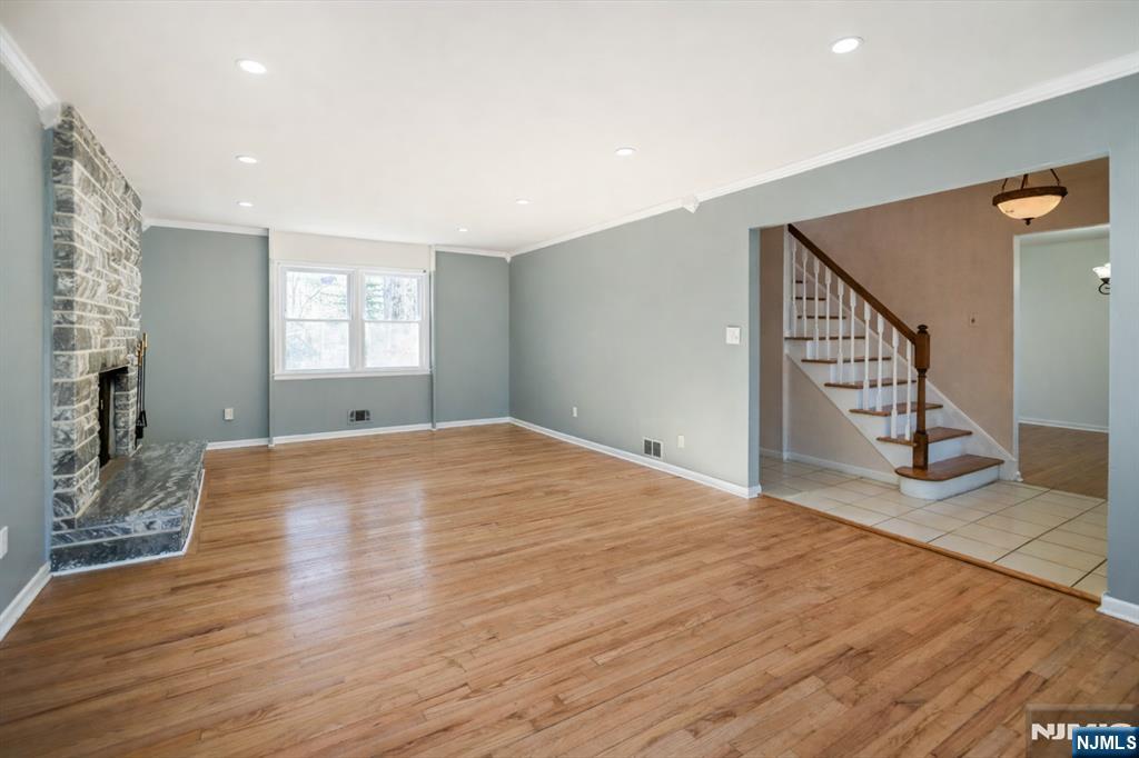 595 Colonial Road
