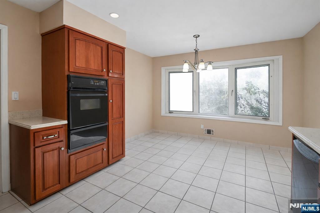 595 Colonial Road