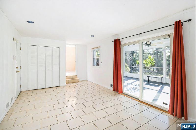 595 Colonial Road