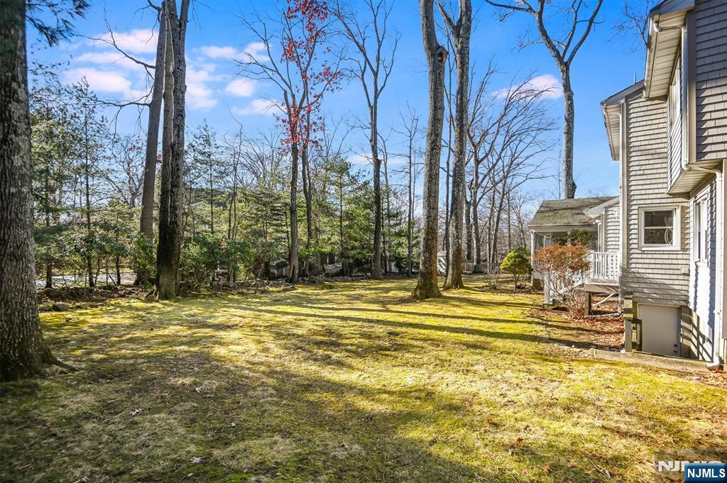 595 Colonial Road