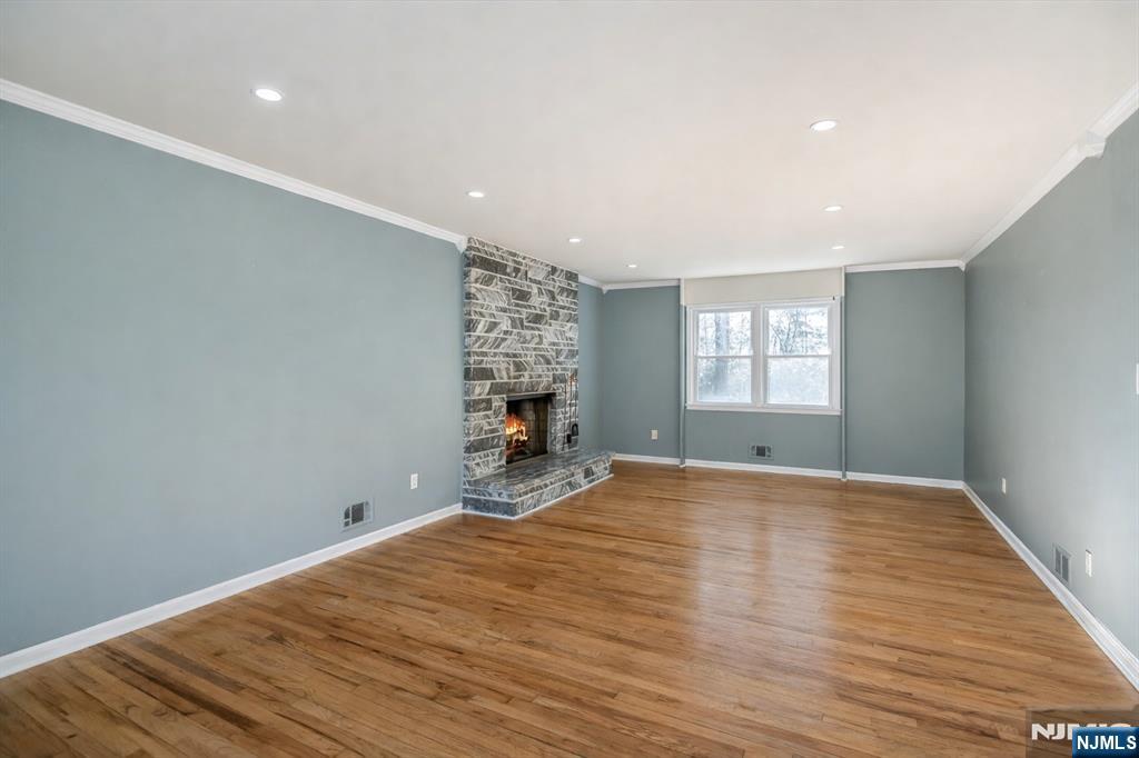 595 Colonial Road