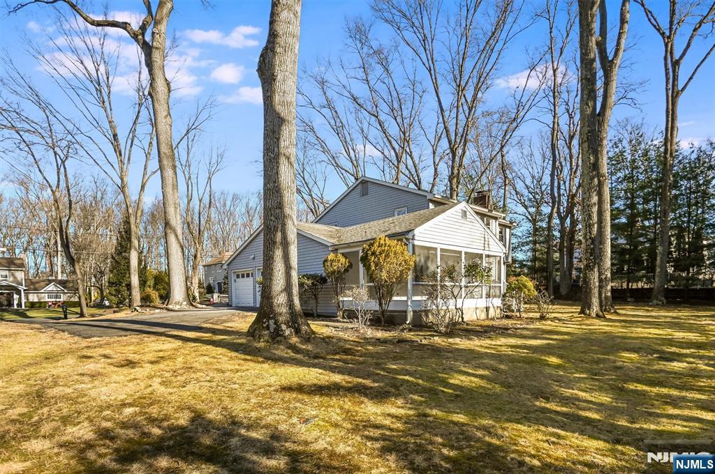 595 Colonial Road