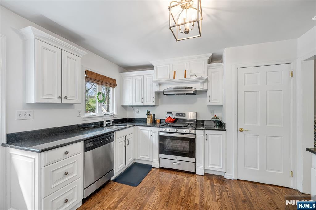 280 Eldon Court