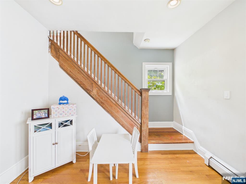 393 Kingston Street
