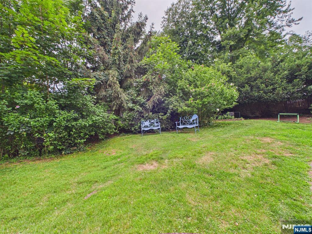 393 Kingston Street
