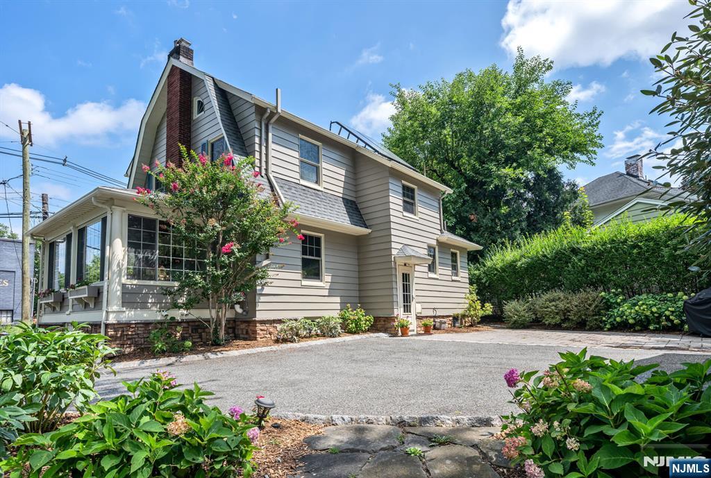 77 Lake Avenue