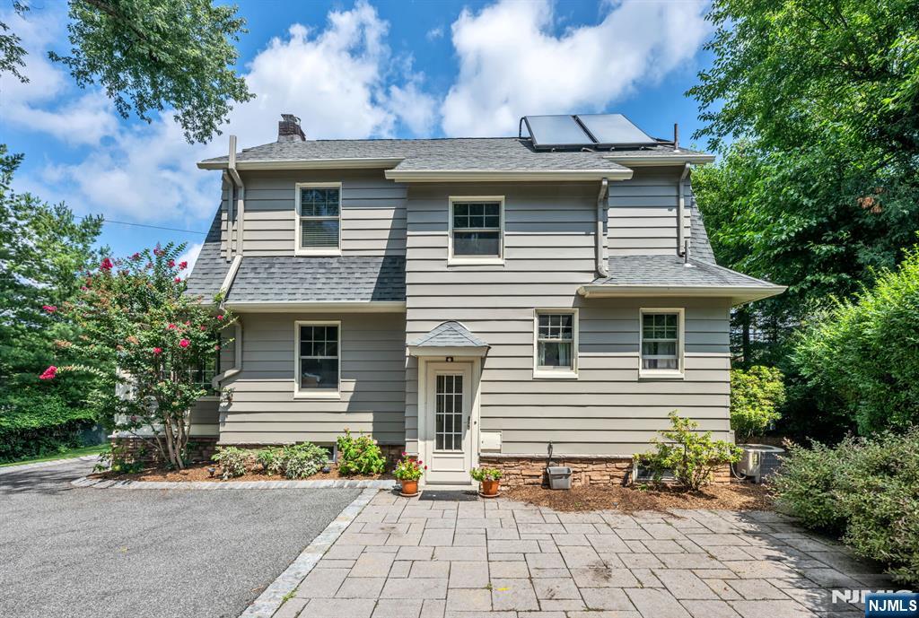 77 Lake Avenue