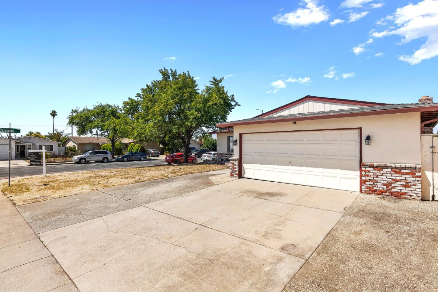 1607 Chico WAY