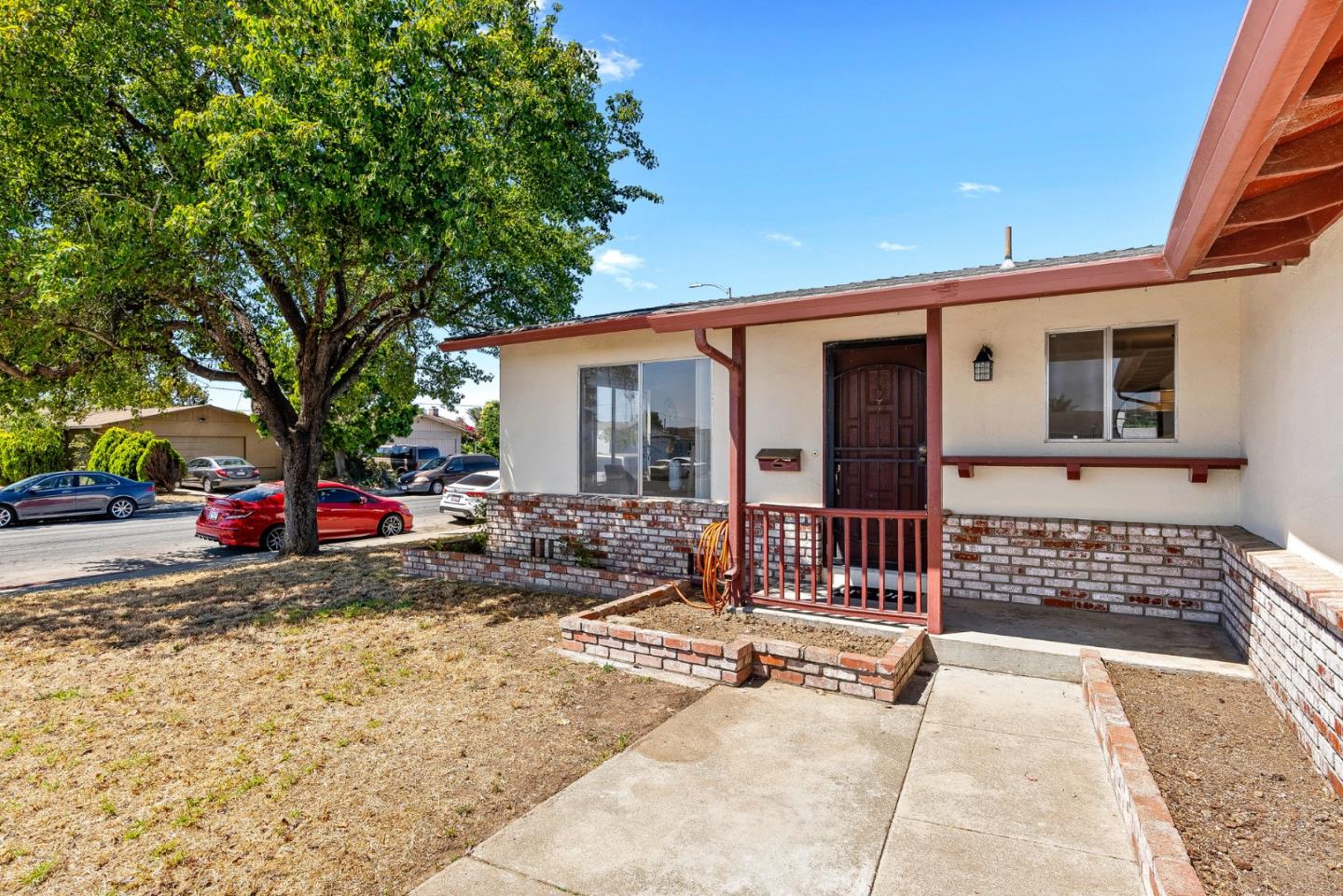 1607 Chico WAY