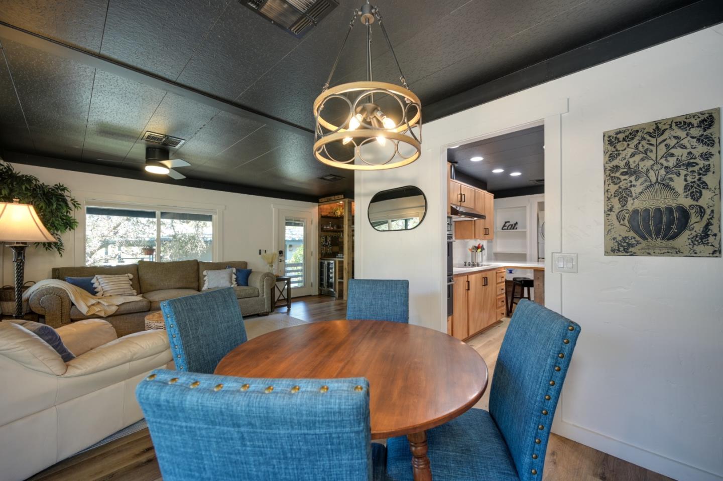 2000 Camanche RD 233