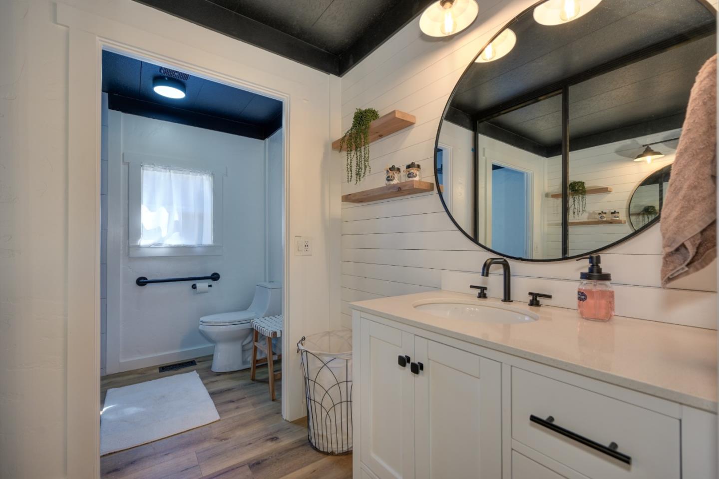 2000 Camanche RD 233