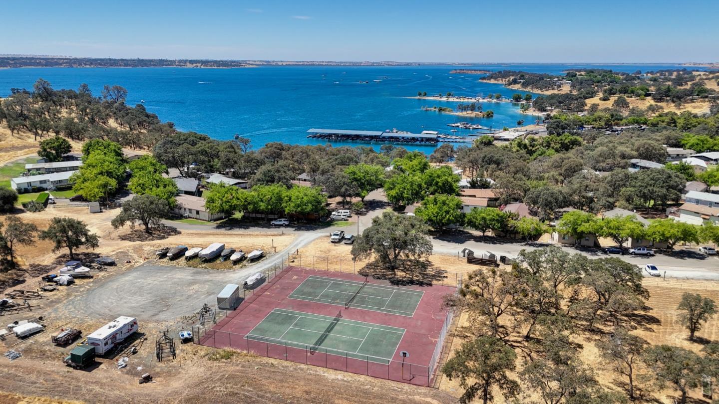 2000 Camanche RD 233