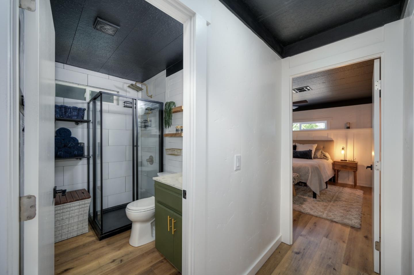 2000 Camanche RD 233