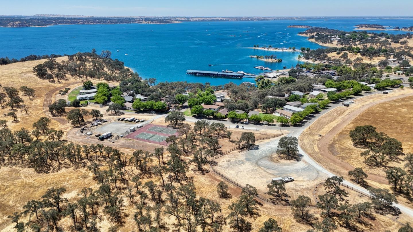 2000 Camanche RD 233