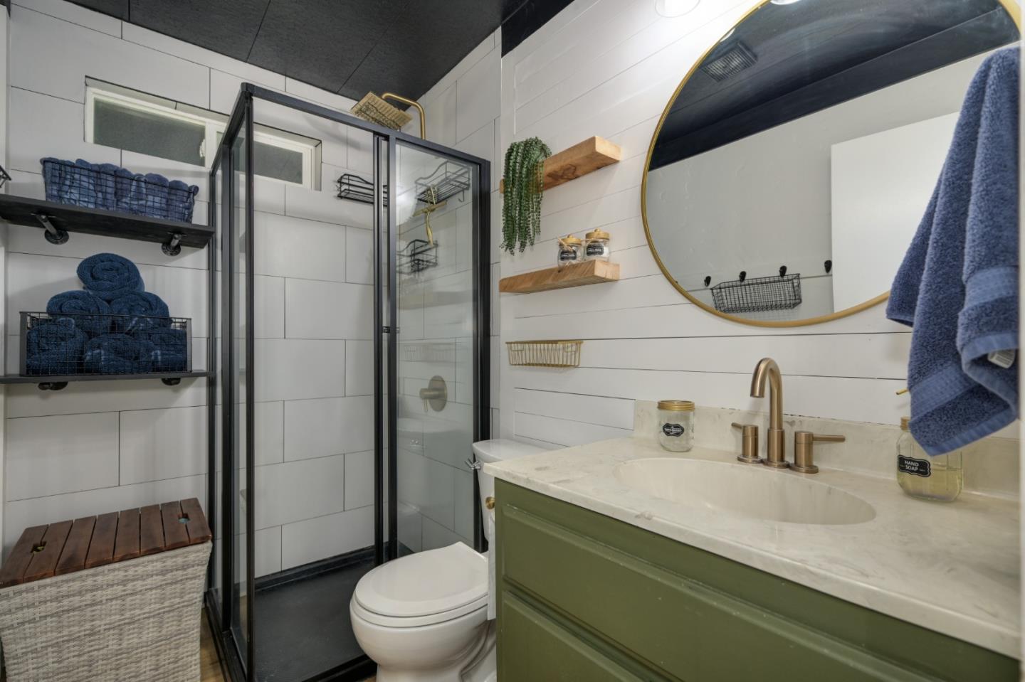 2000 Camanche RD 233