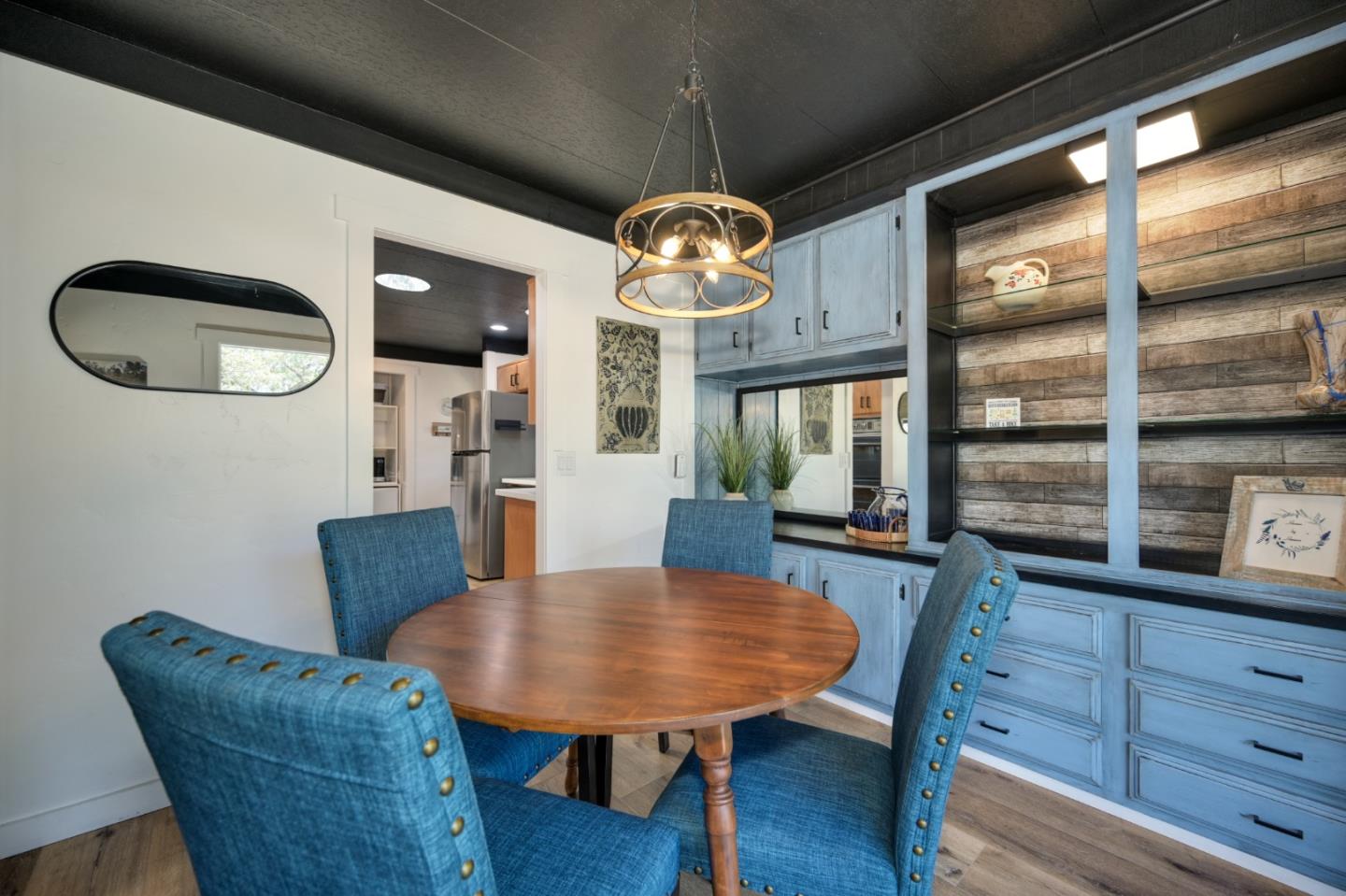 2000 Camanche RD 233