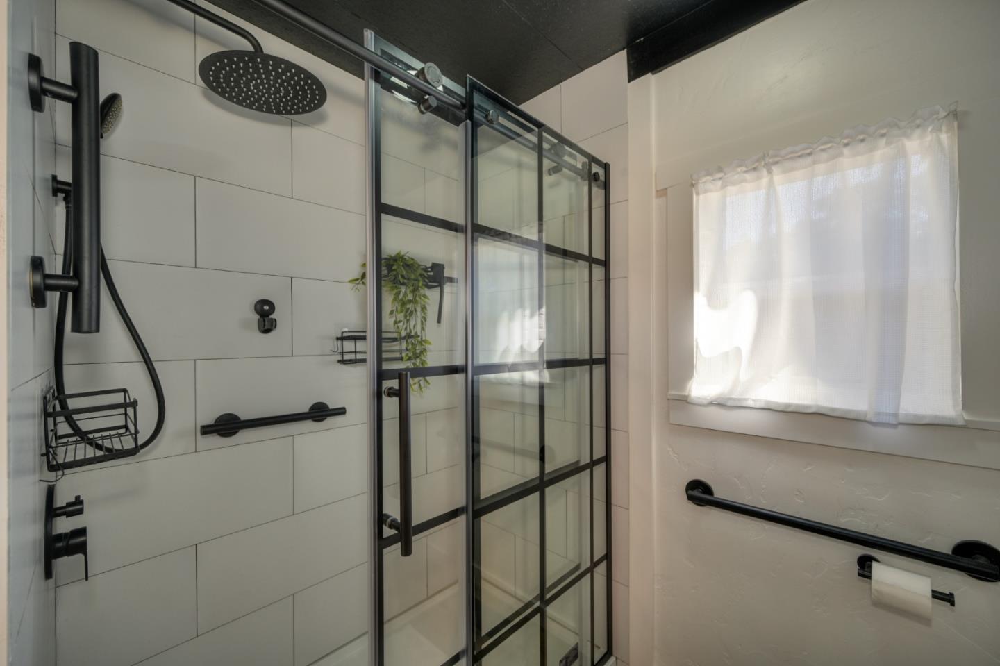 2000 Camanche RD 233