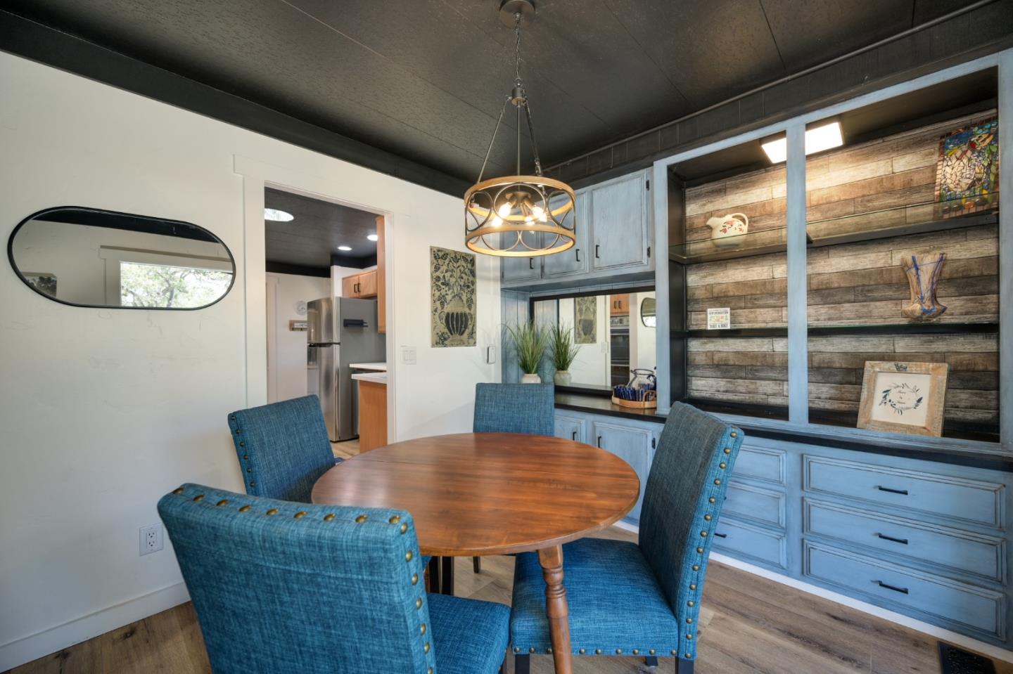 2000 Camanche RD 233