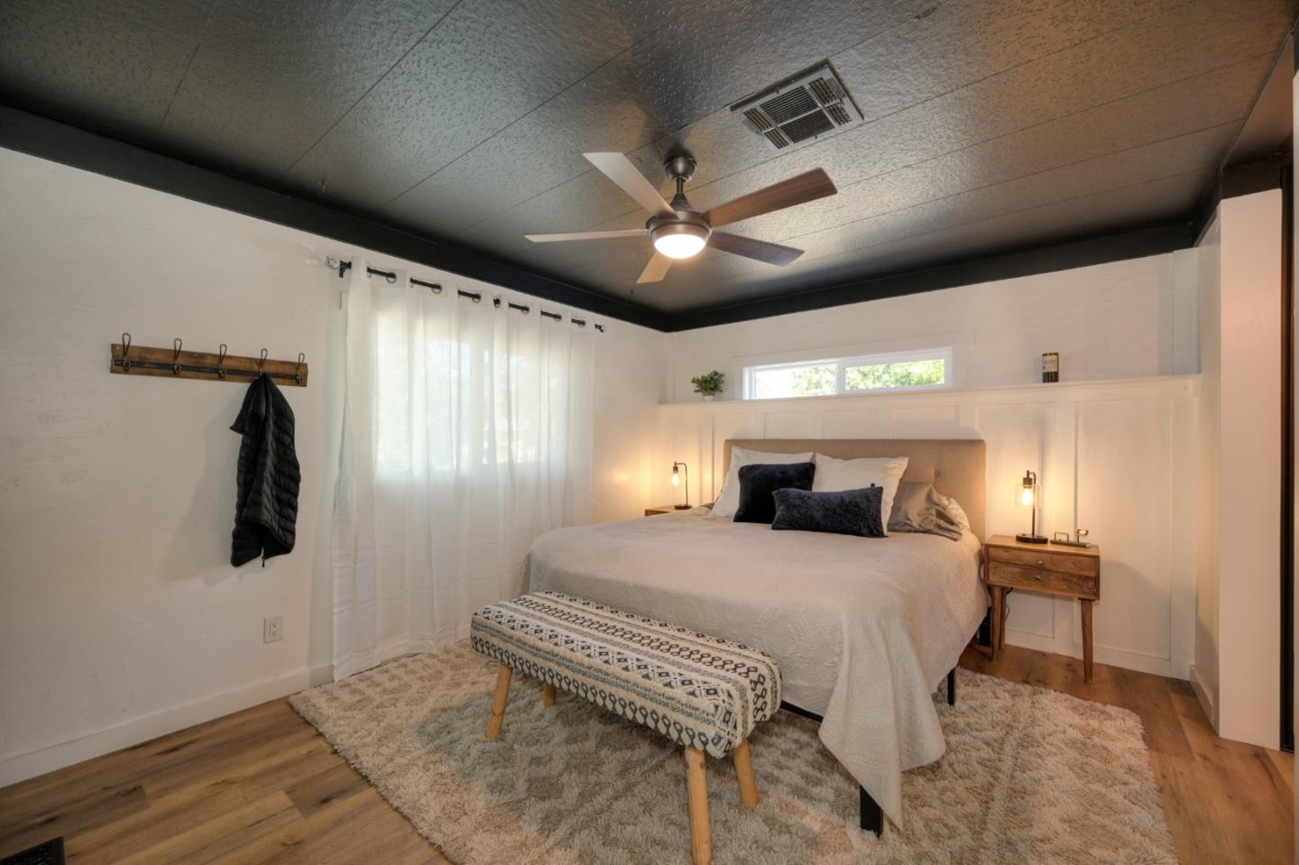 2000 Camanche RD 233