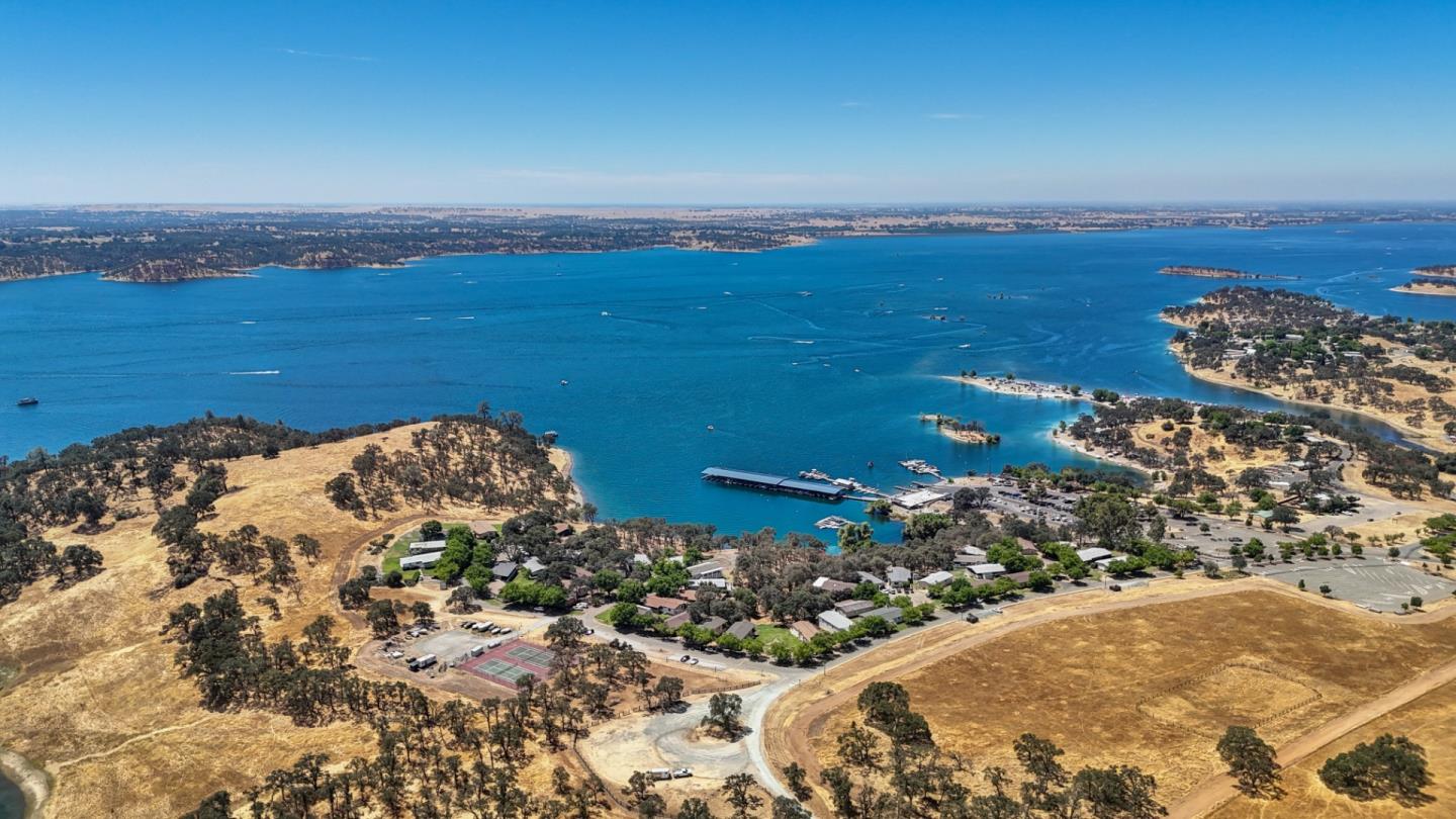 2000 Camanche RD 233