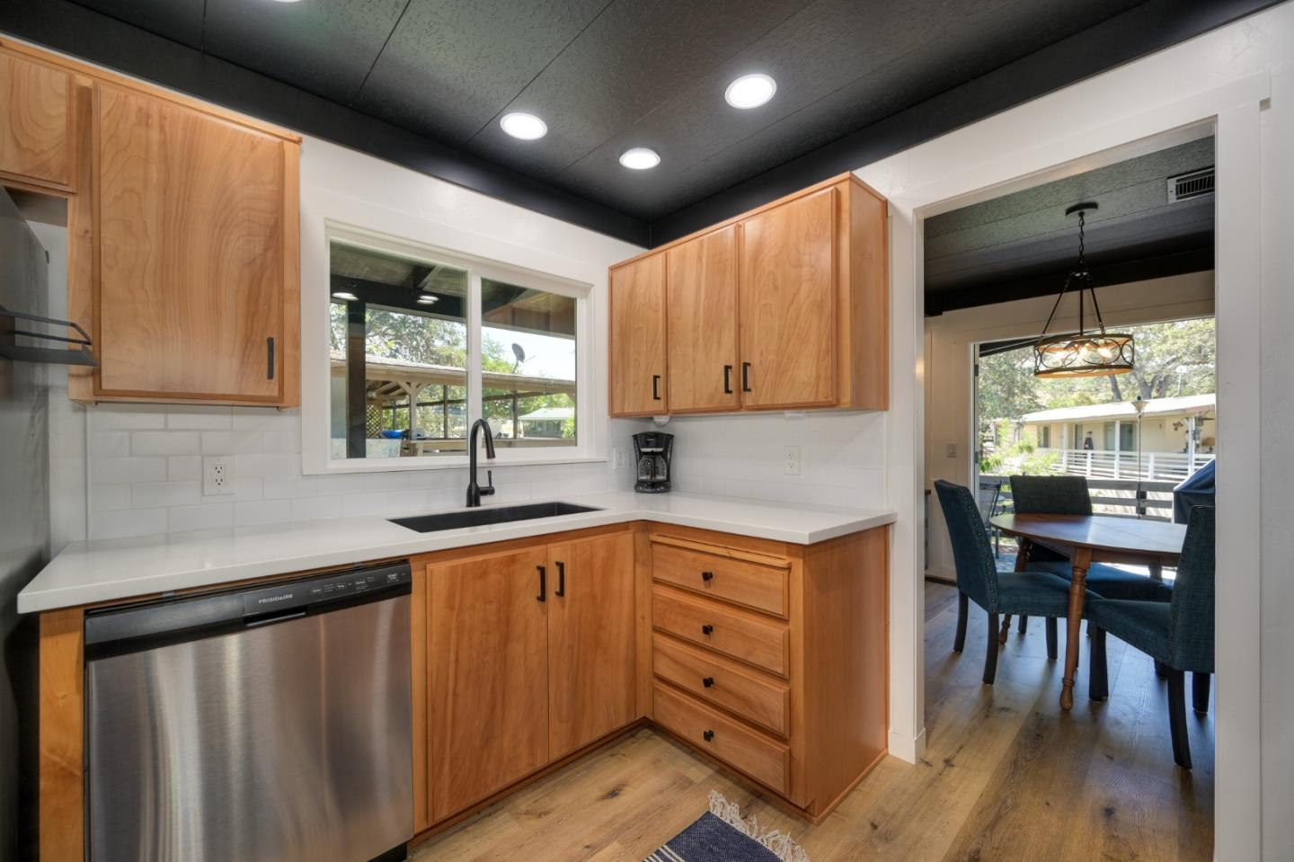 2000 Camanche RD 233