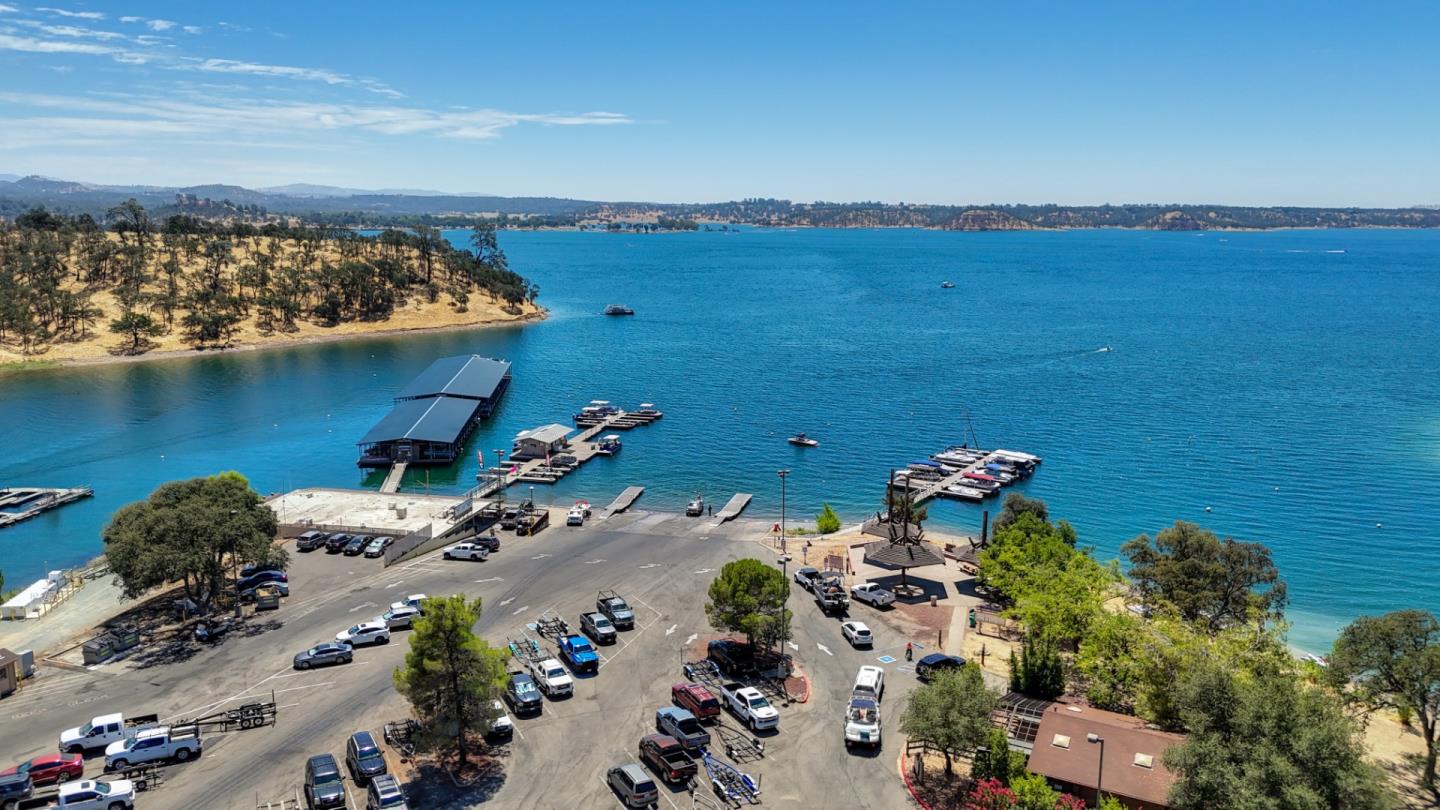 2000 Camanche RD 233