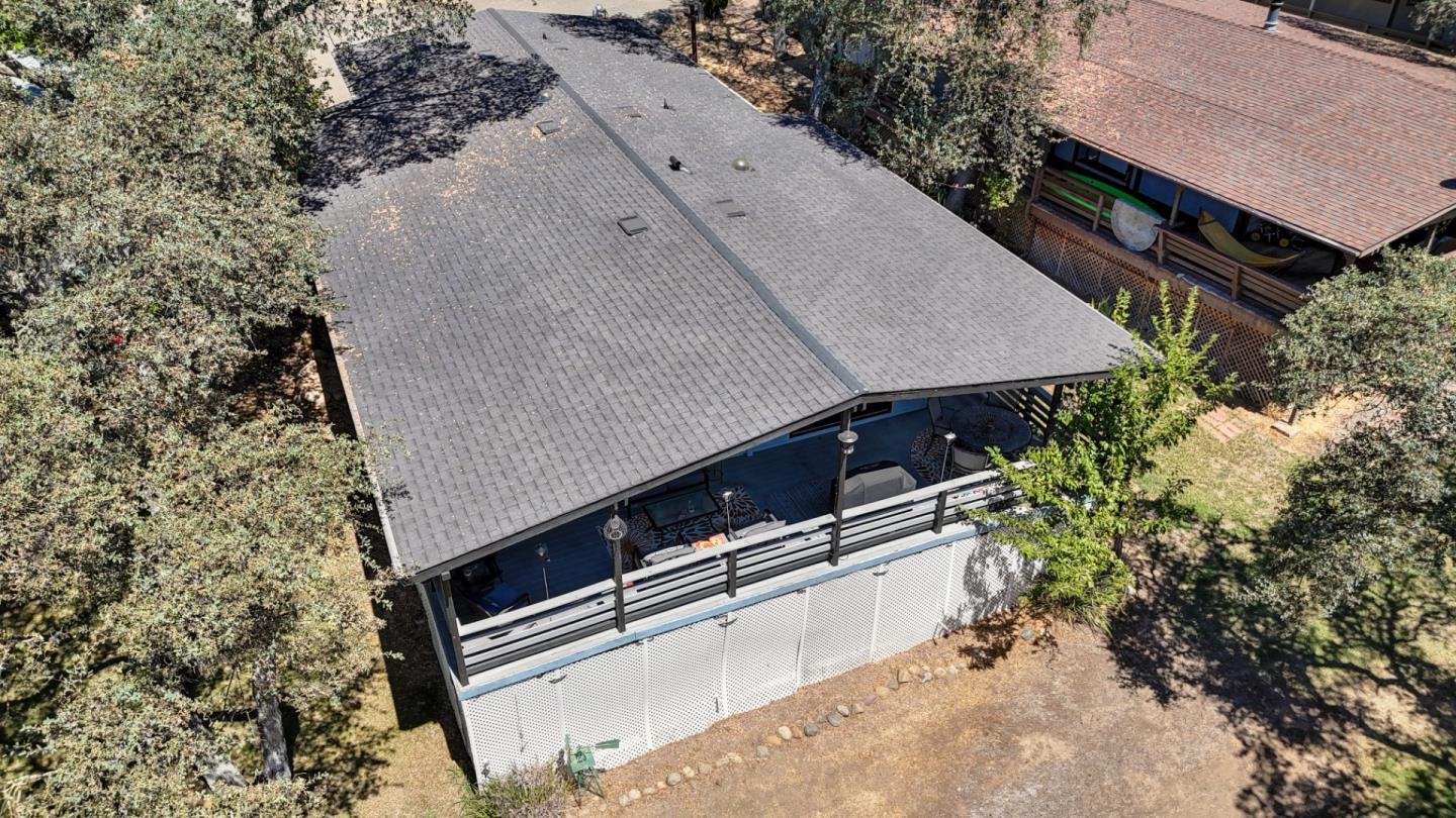 2000 Camanche RD 233