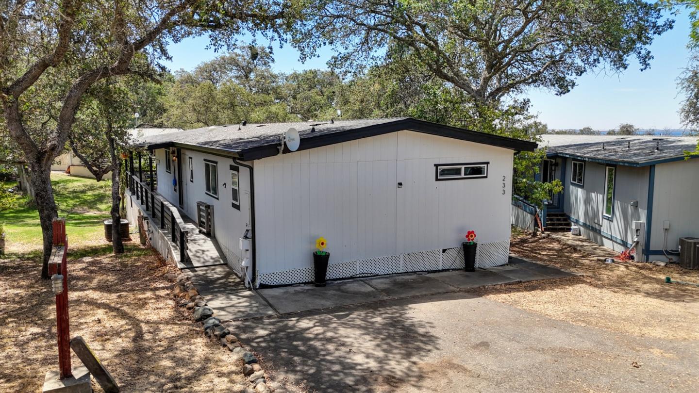 2000 Camanche RD 233