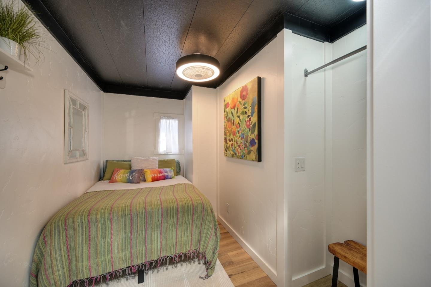 2000 Camanche RD 233