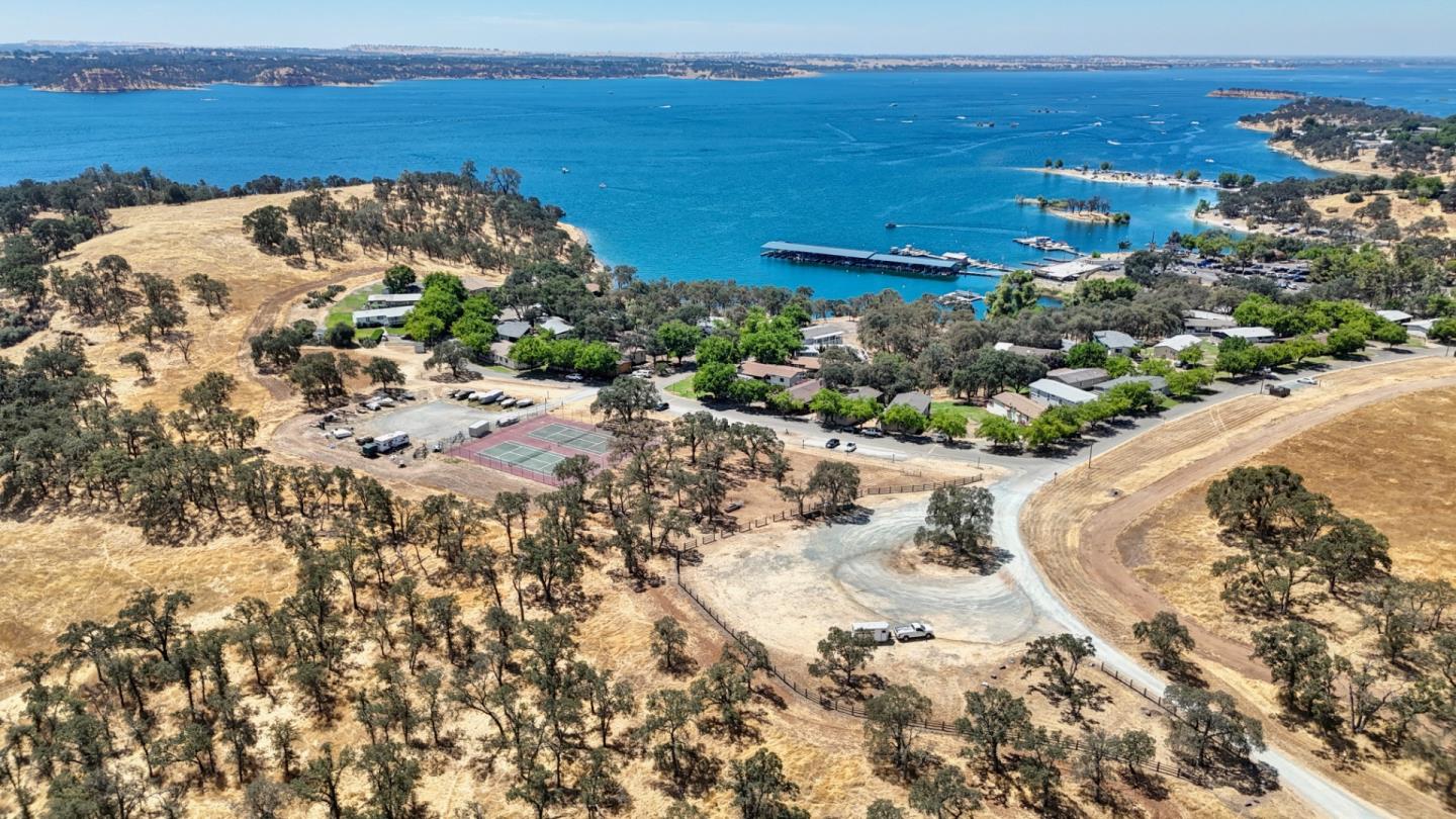 2000 Camanche RD 233