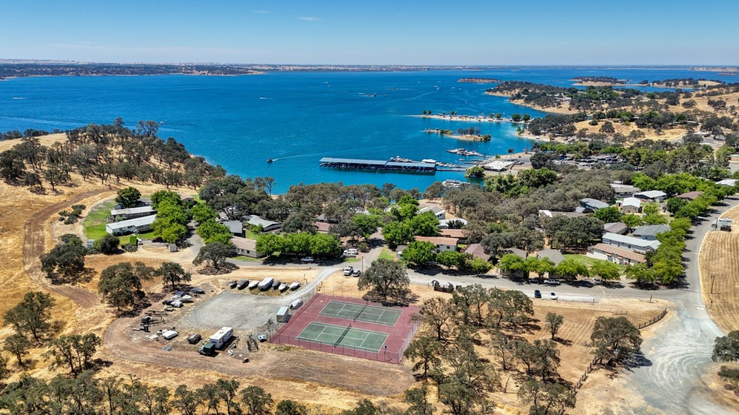 2000 Camanche RD 233