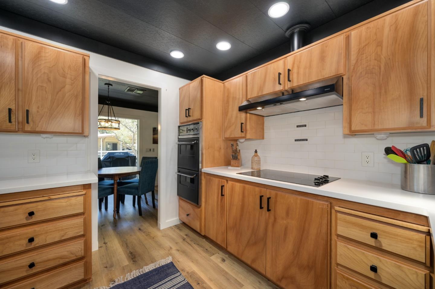 2000 Camanche RD 233