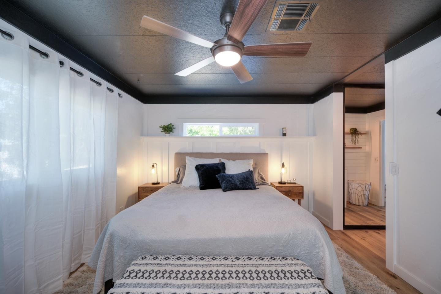 2000 Camanche RD 233