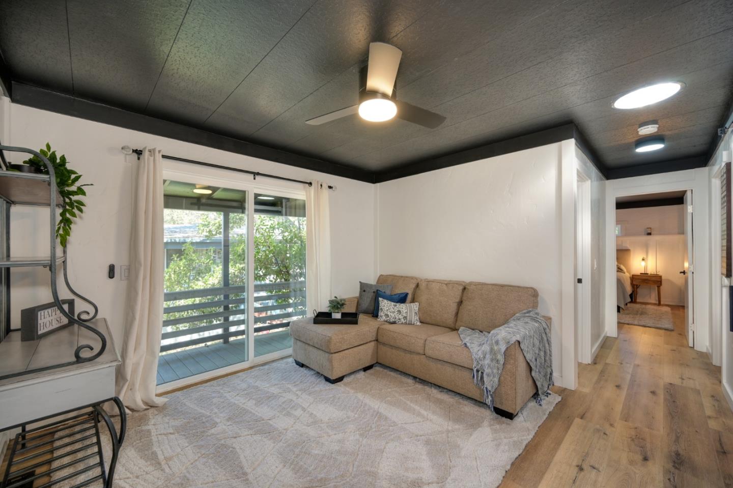 2000 Camanche RD 233