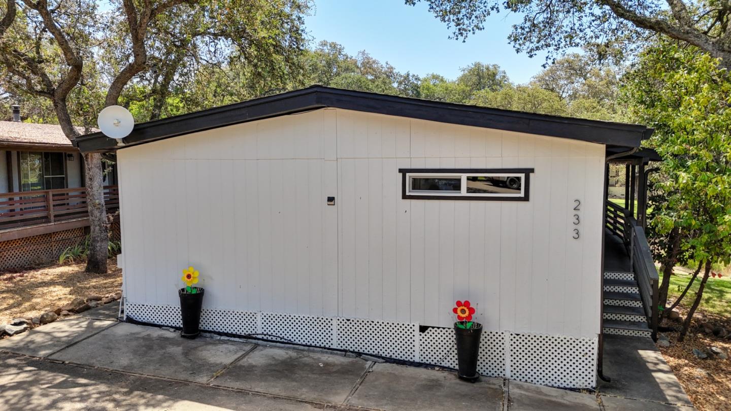 2000 Camanche RD 233