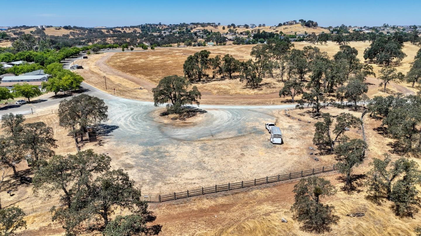 2000 Camanche RD 233